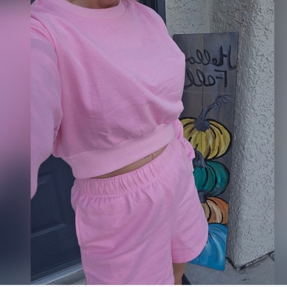 ALO Yoga Pink Women's Sweater & Shorts LIKE NEW